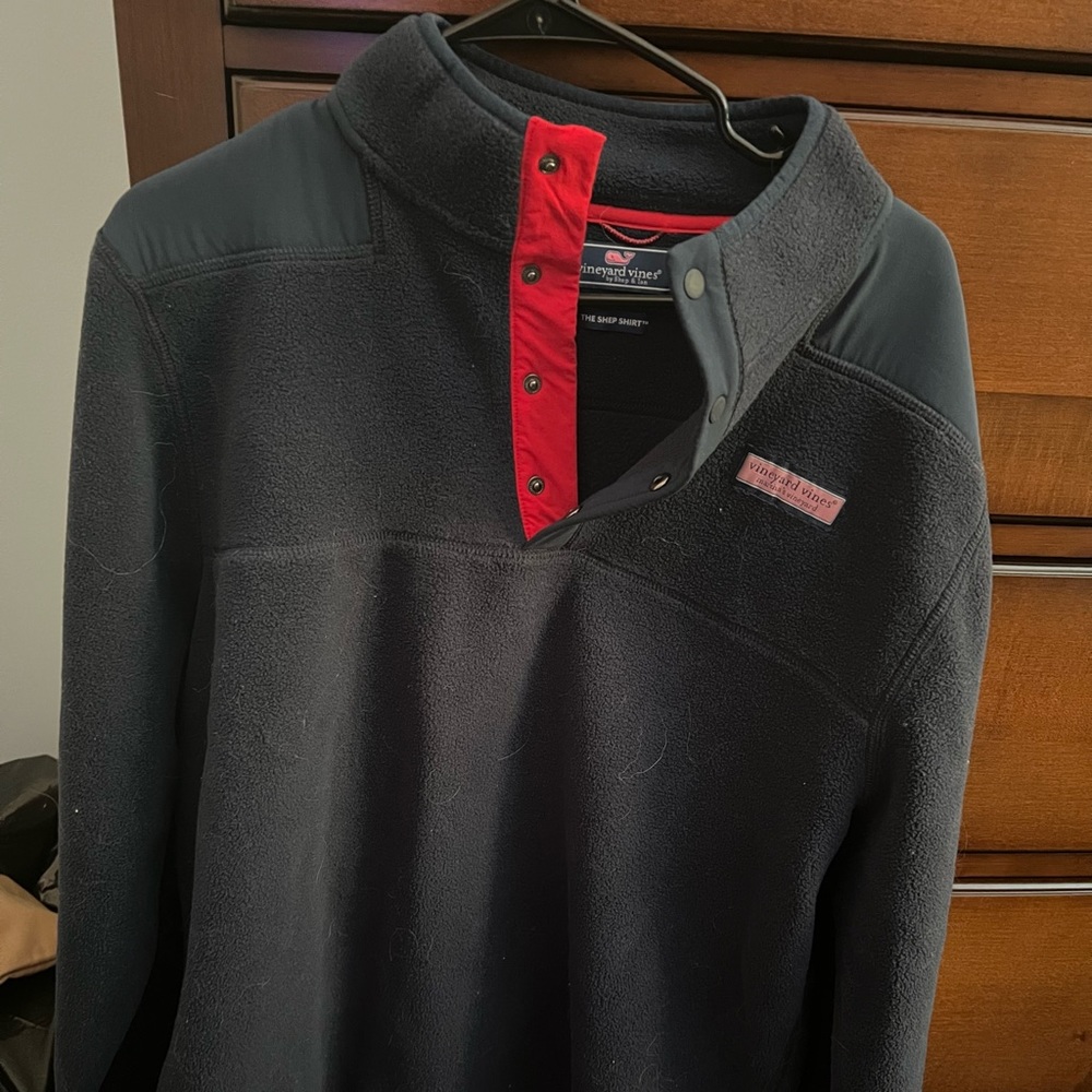 Vineyard vines fleece button. Size large.